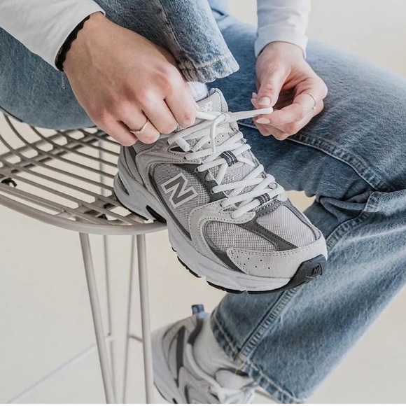 NEW BALANCE 530 IN RAINCLOUD WITH SHADOW GREY & SILVER METALLIC Sneakers size 8 - Picture 2 of 9